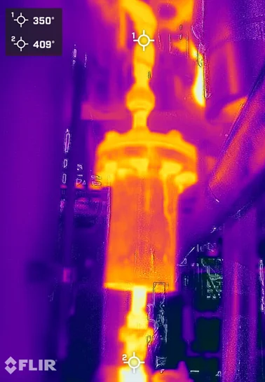 Imagem térmica de um purgador de vapor com ciclagem rápida, oscilando entre 350°F e 409°F